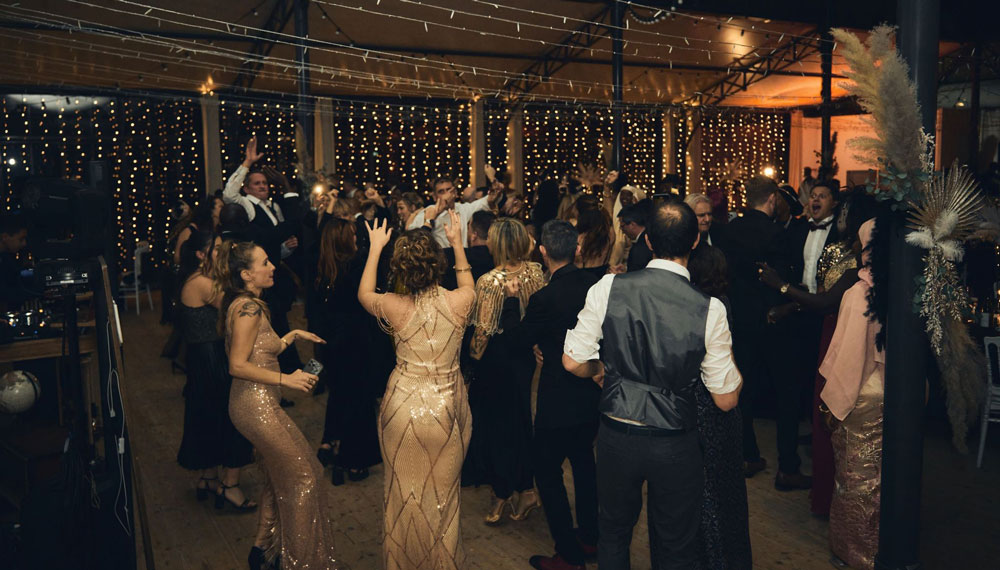 Select Venue -photo de personnes dansant en soirée